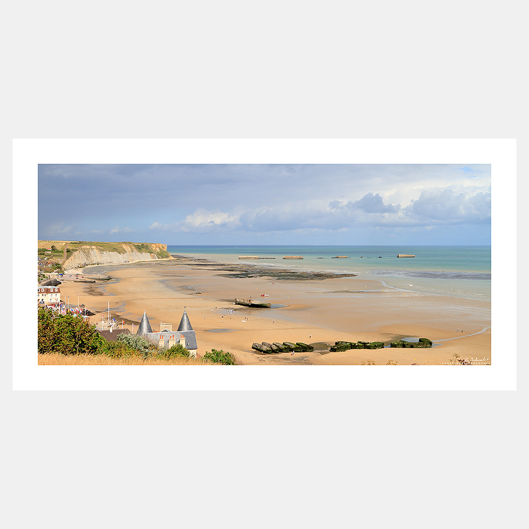 Poster Photo panoramique Arromanches - Plage et falaises - Image de la Côte Normande - Plages du Débarquement - Normandie - Christophe Schambert