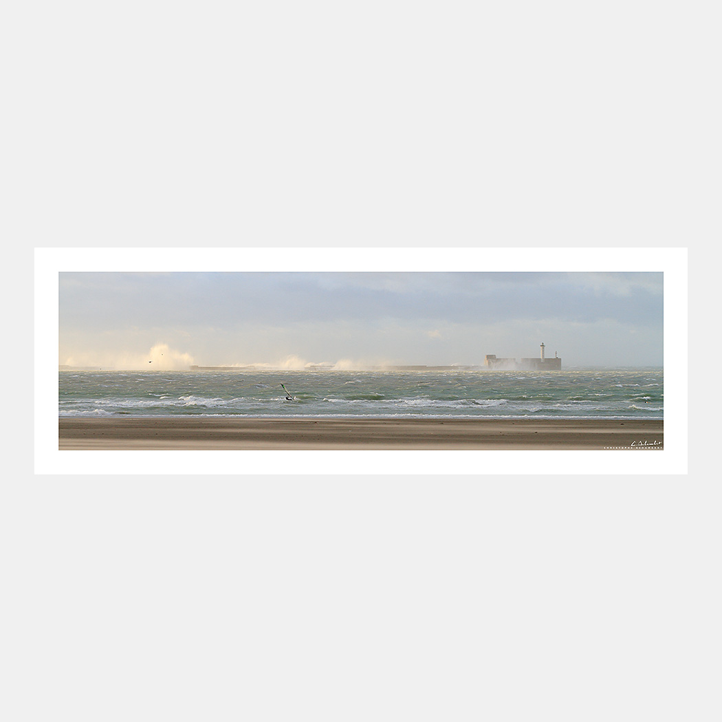 Poster Photo Boulogne-sur-Mer - Panoramique - La jetée sous la tempête - Image de la Côte d'Opale - Hauts-de-France Nord Pas-de-Calais - Christophe Schambert