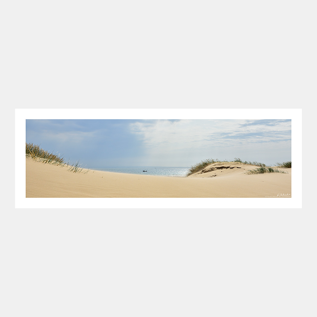 Poster Photo Plage du Cotentin - Dunes, Oyats, Plage, Bateau - Image de mer et du littoral de Normandie - Christophe Schambert