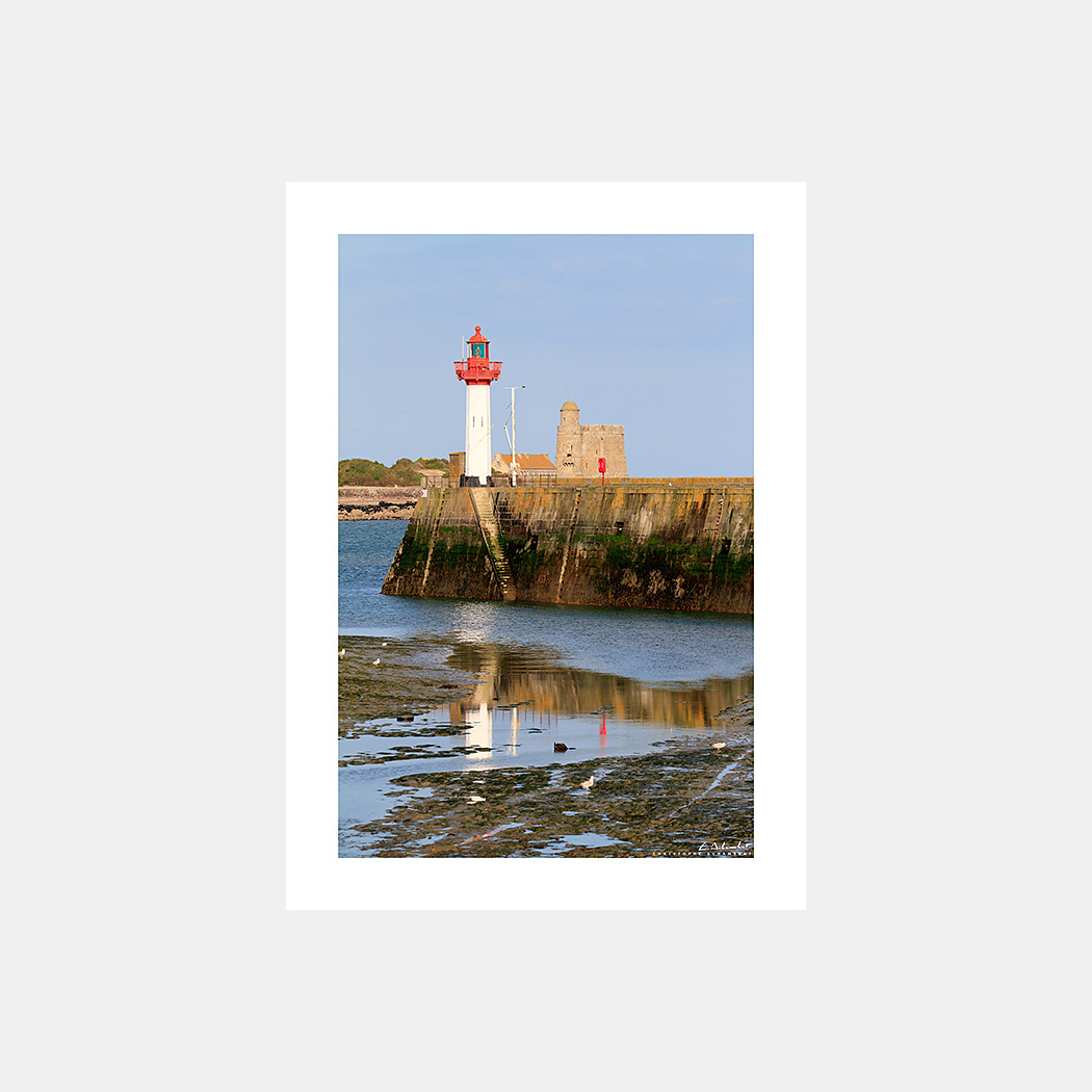 Poster Photo Saint-Vaast-la-Hougue - Jetée et Ile Tatihou - Image de la Côte Normande - Normandie - Christophe Schambert