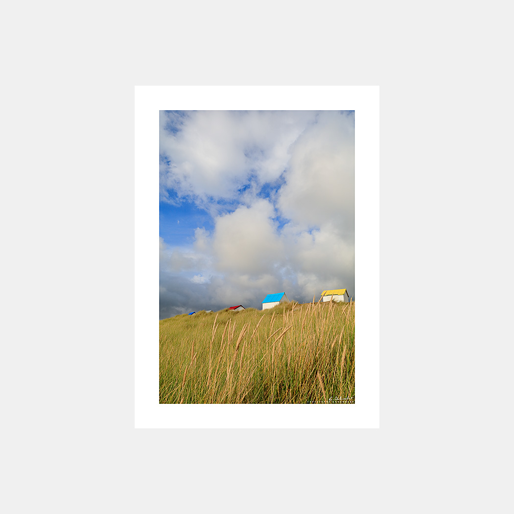 Poster Photo Gouville-sur-Mer - Cabines de plage du Cotentin - Image de la Côte Normande - Normandie - Christophe Schambert
