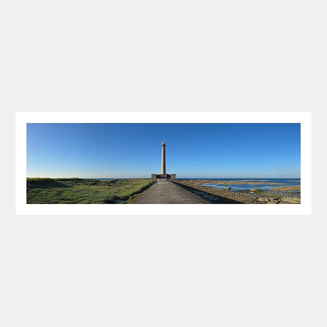 Poster Photo panoramique Phare de Gatteville - Le quai et le phare à marée basse - Image de la Côte Normande - Normandie - Christophe Schambert